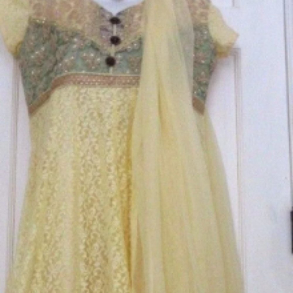 Eid lace salwar kameez - Picture 3 of 5